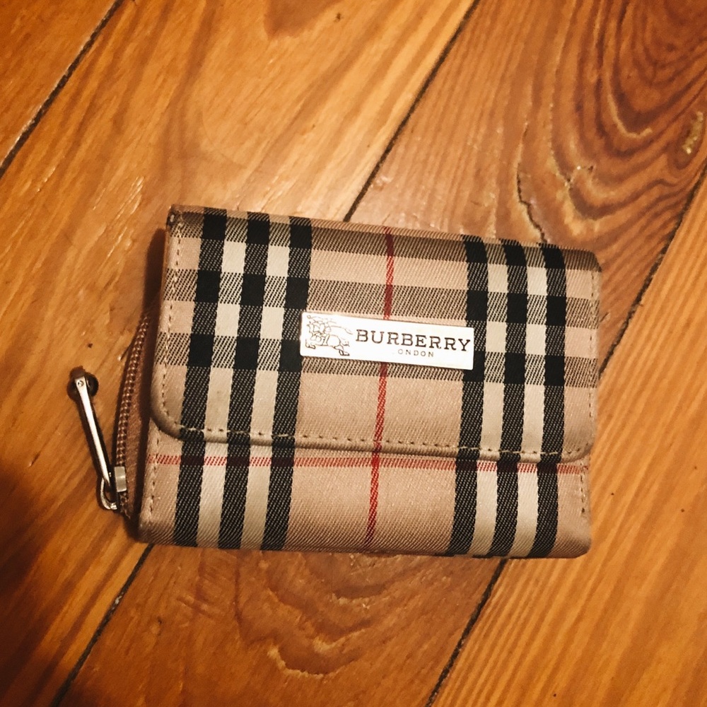 BURBERRY WALLET SEND OFFERS !